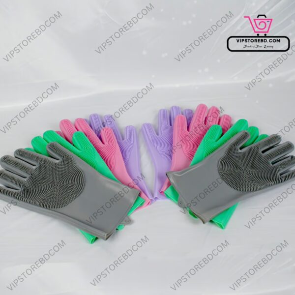 Heat resistant silicone dishwashing gloves with scrubbing grooves and packaging box.